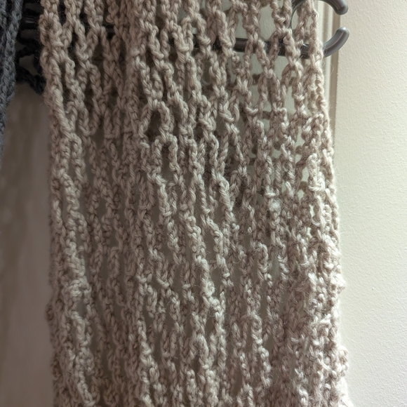 Elegant Multicolor Knit Scarf - Picture 3 of 5